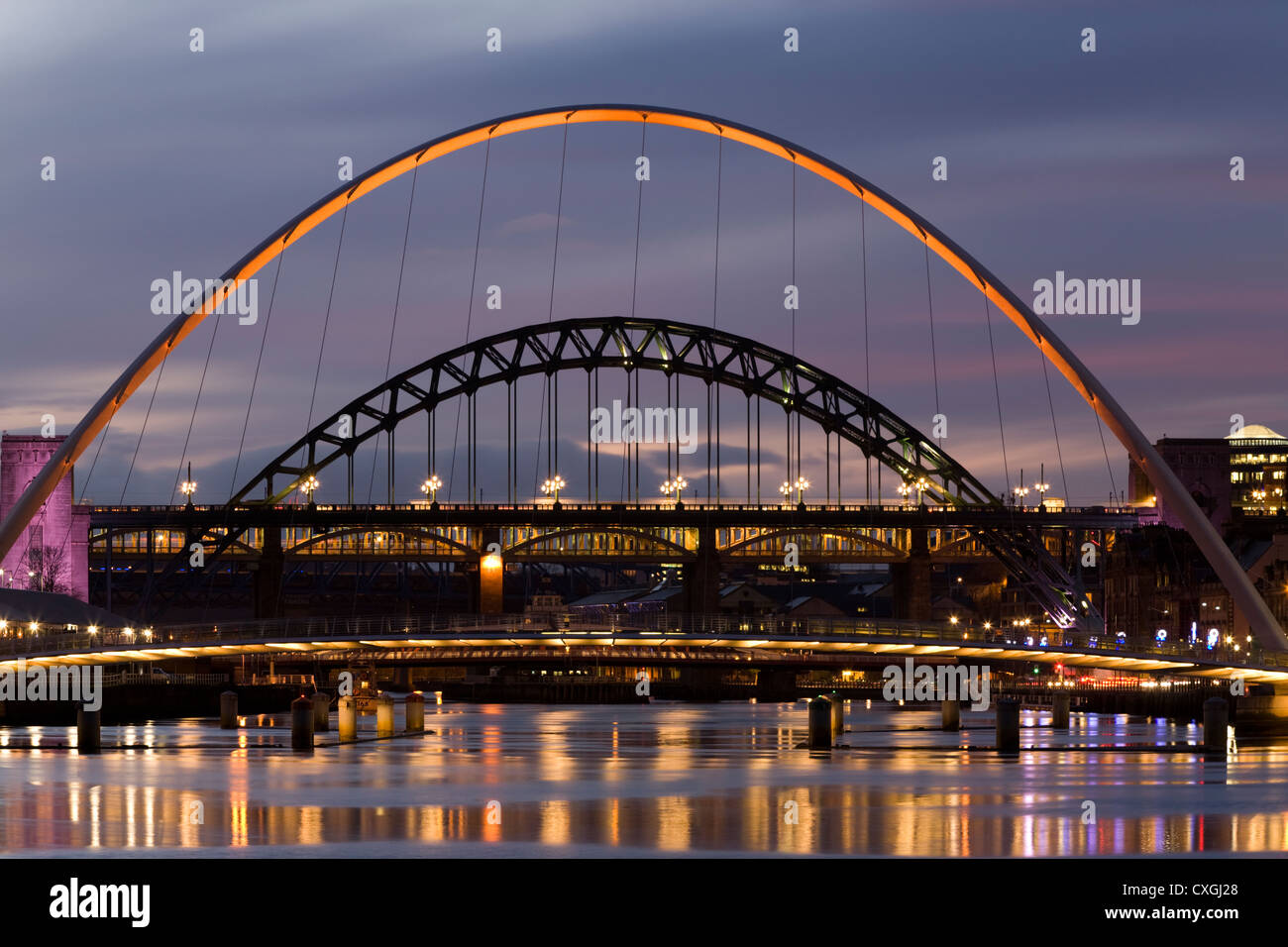 La icónica de puentes sobre el río Tyne link Newcastle Upon Tyne en Gateshead. UK Foto de stock