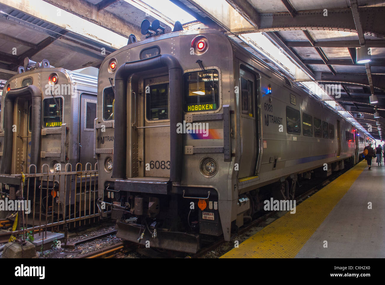Hoboken, Nueva Jersey, EE.UU., Nueva York Área, NJ tránsito trenes en la  estación, 'Hoboken Terminal' Fotografía de stock - Alamy