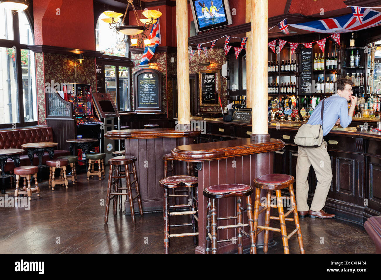 Inspirado em pubs da Inglaterra, bar especializado em sinuca abre em prédio  icônico de Porto Alegre