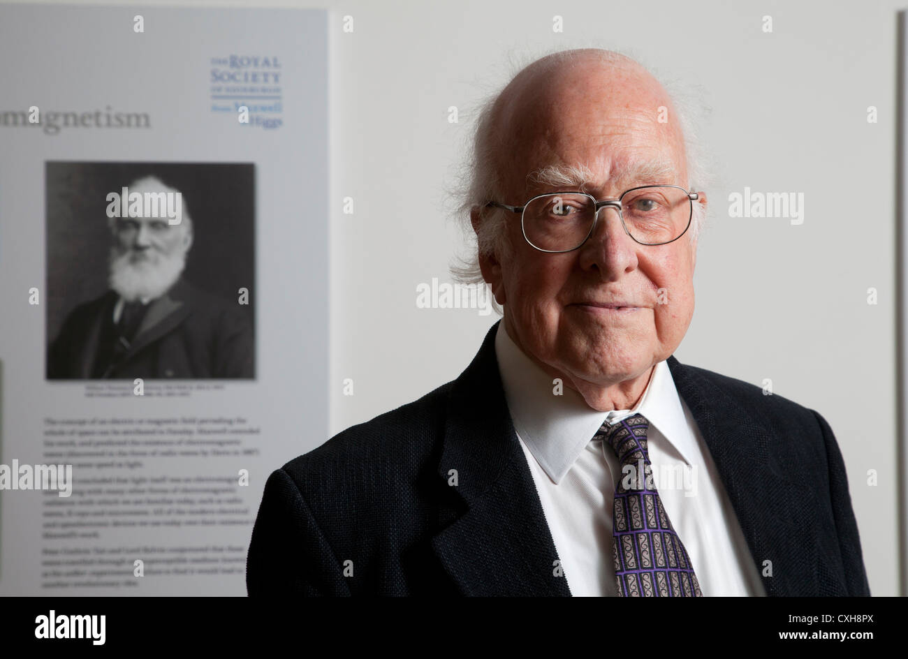 Ganador del premio Nobel Profesor Peter Higgs, quien teorizó sobre la existencia de la partícula subatómica llamada el bosón de Higgs Foto de stock