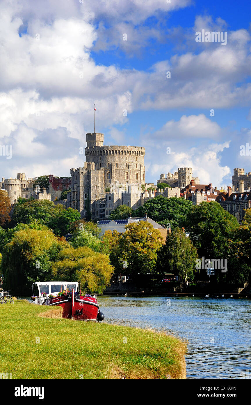 El exterior del castillo de Windsor Berkshire Gran Bretaña Foto de stock
