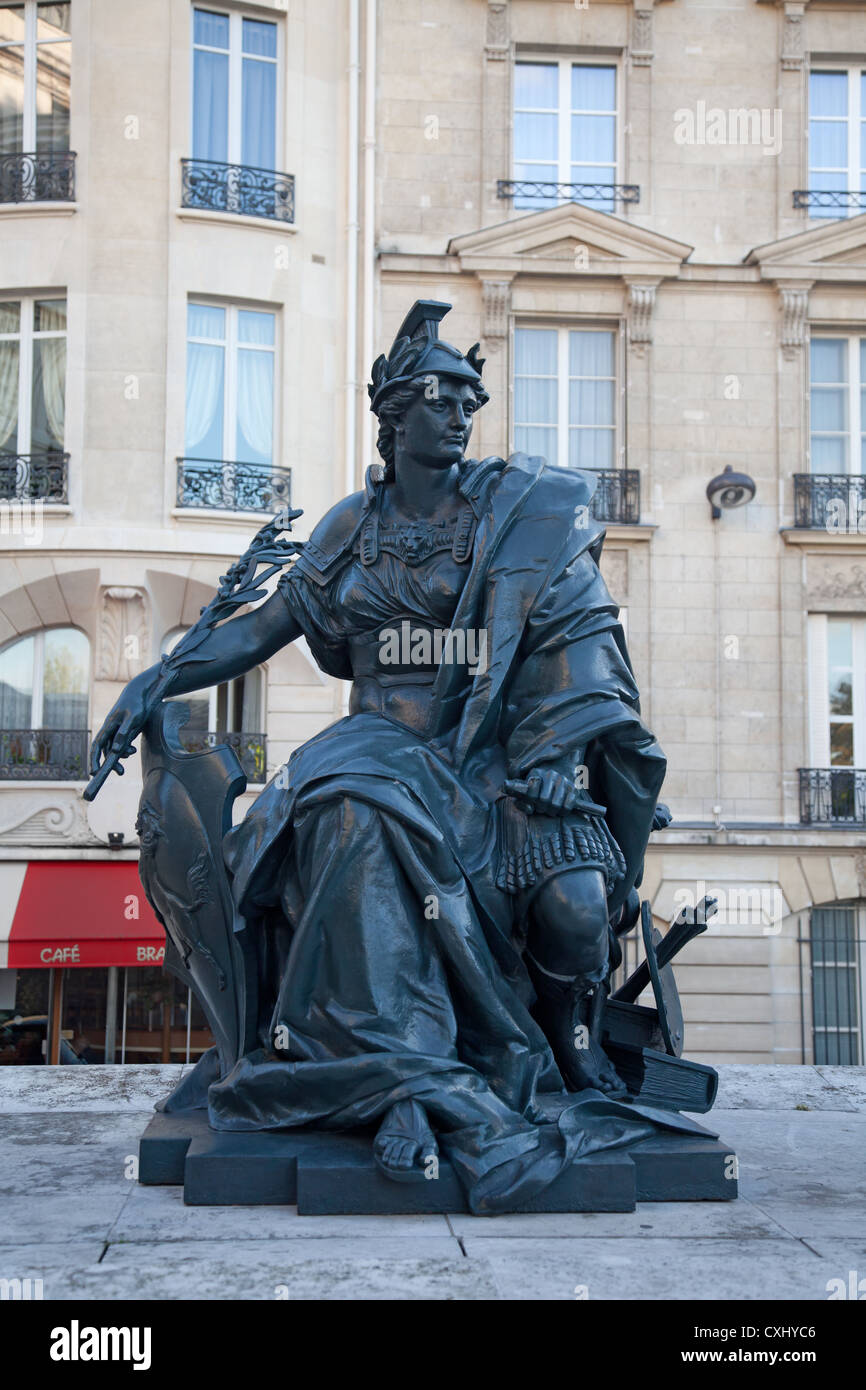 Escultura representando L'Europe por Alexandre Schoenewerk (1820-85) en el patio del Musée d'Orsay, París, Francia Foto de stock