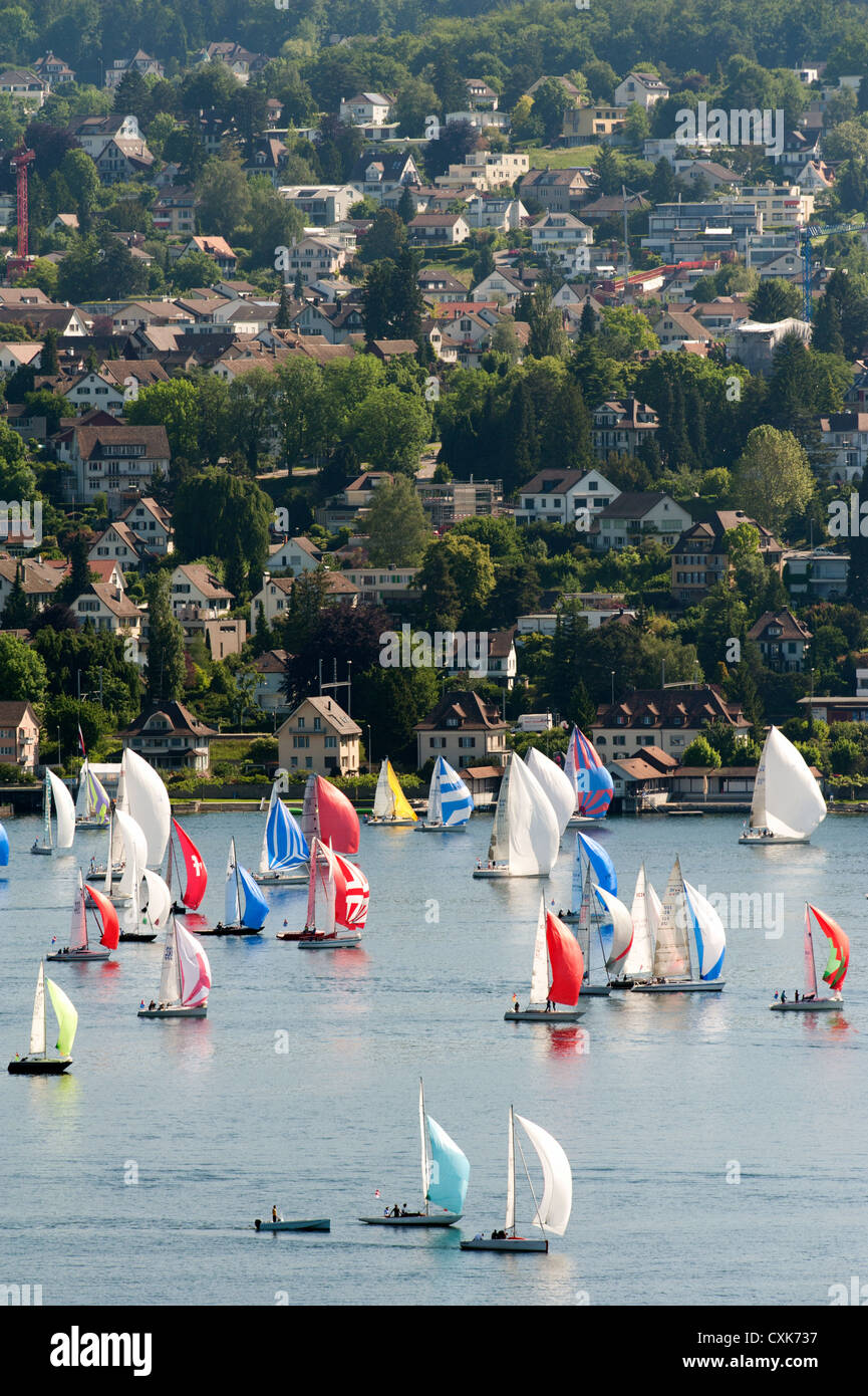 Los barcos de vela en el lago de Zurich, véase, Regata Foto de stock