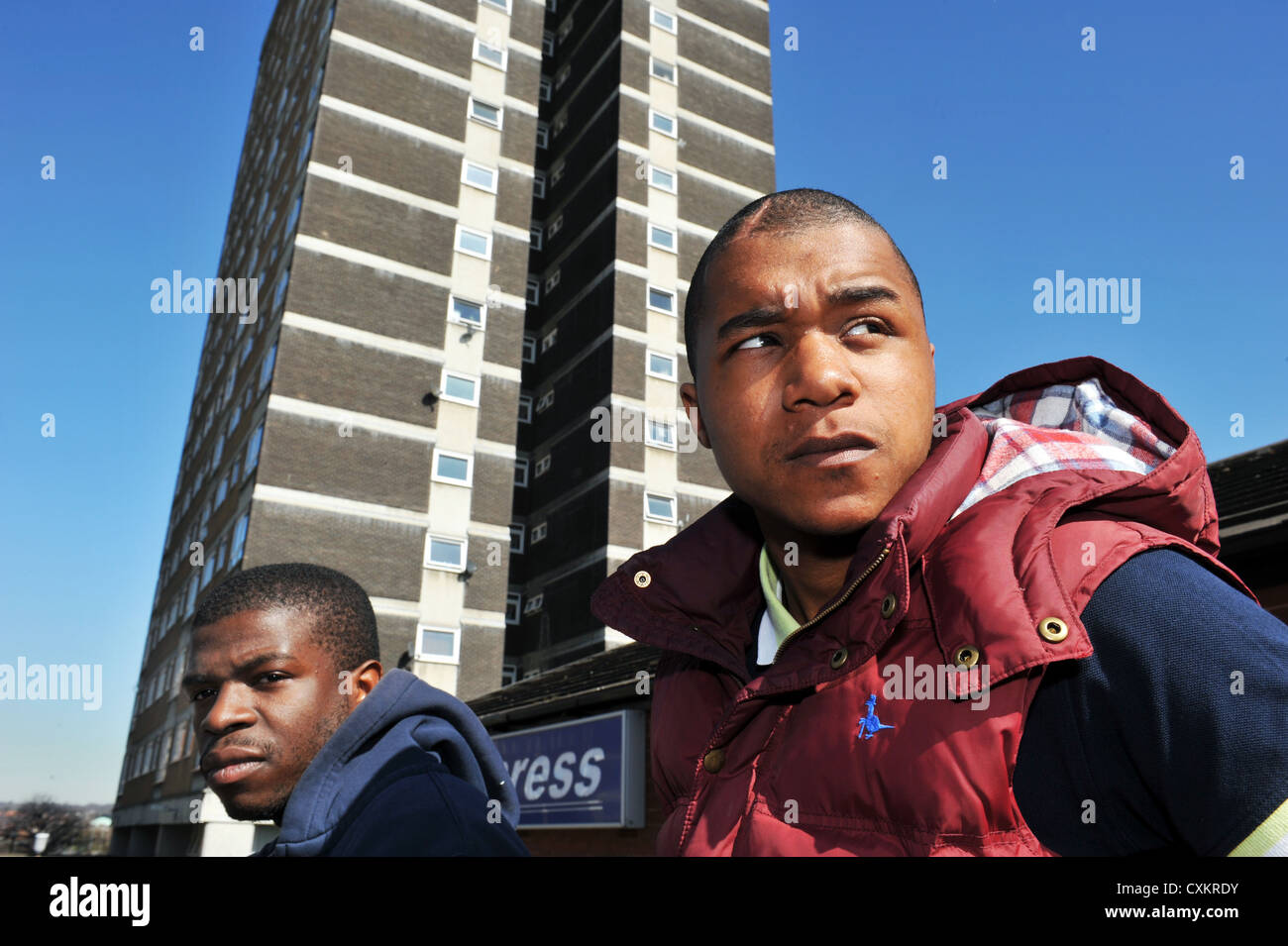 Los jóvenes desempleados jóvenes Leeds UK Foto de stock