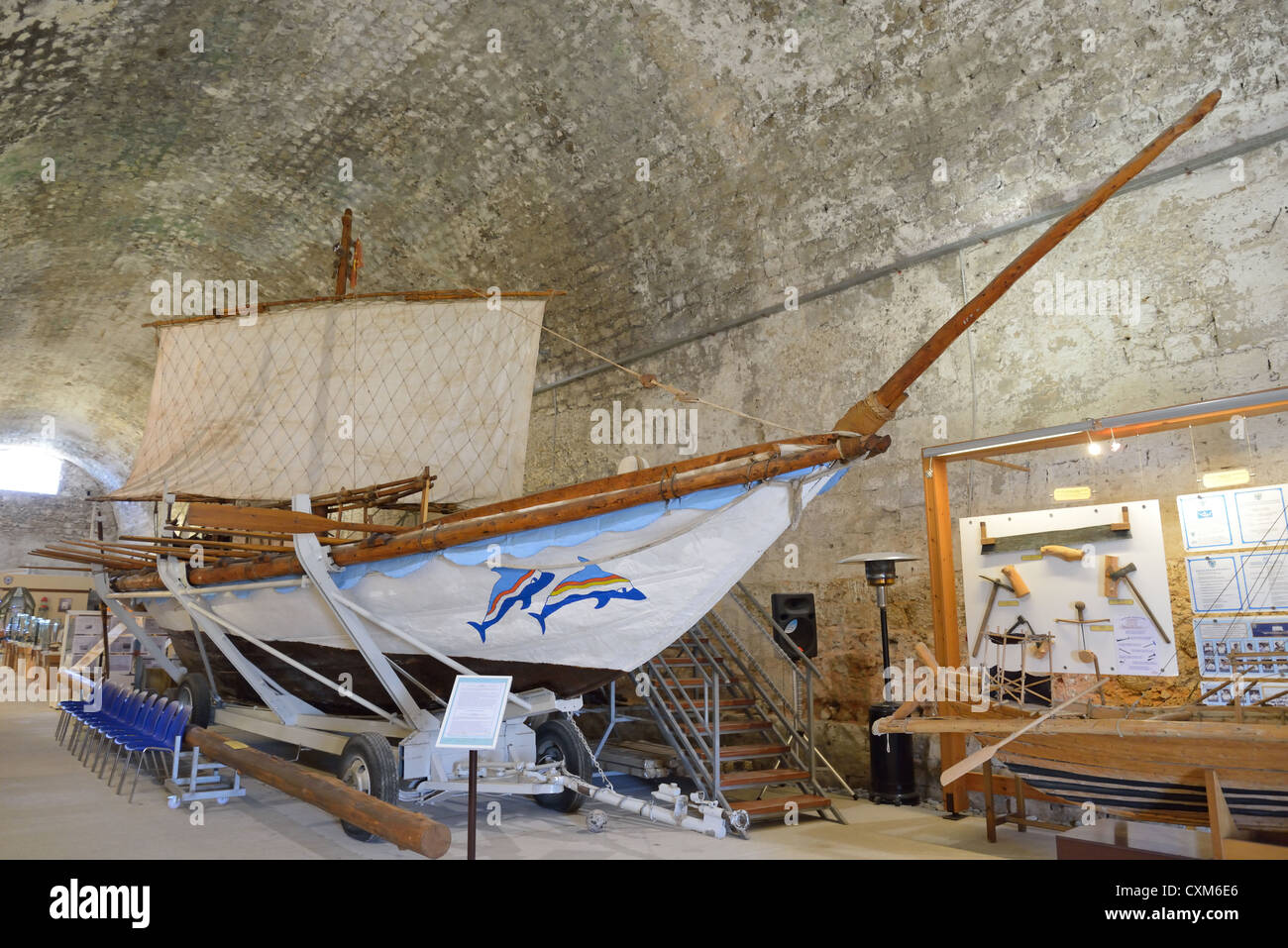 Réplica fáctica del siglo XV Minoan buque en el Museo Marítimo de Creta, Chania, región de Chania, en Creta, Creta, Grecia Región Foto de stock