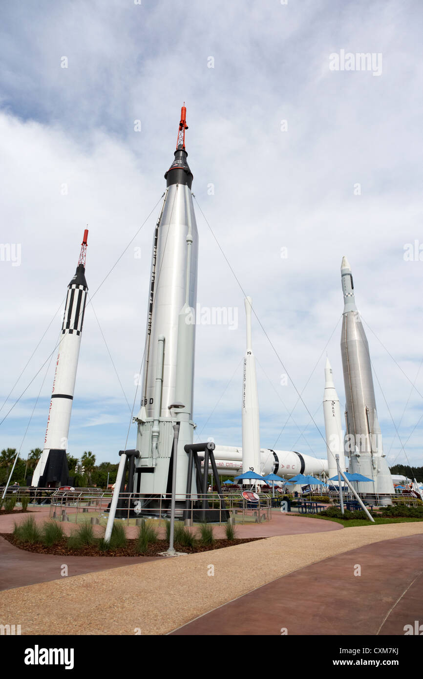 El jardín de cohetes en el Centro Espacial Kennedy de Florida, EE.UU. Foto de stock