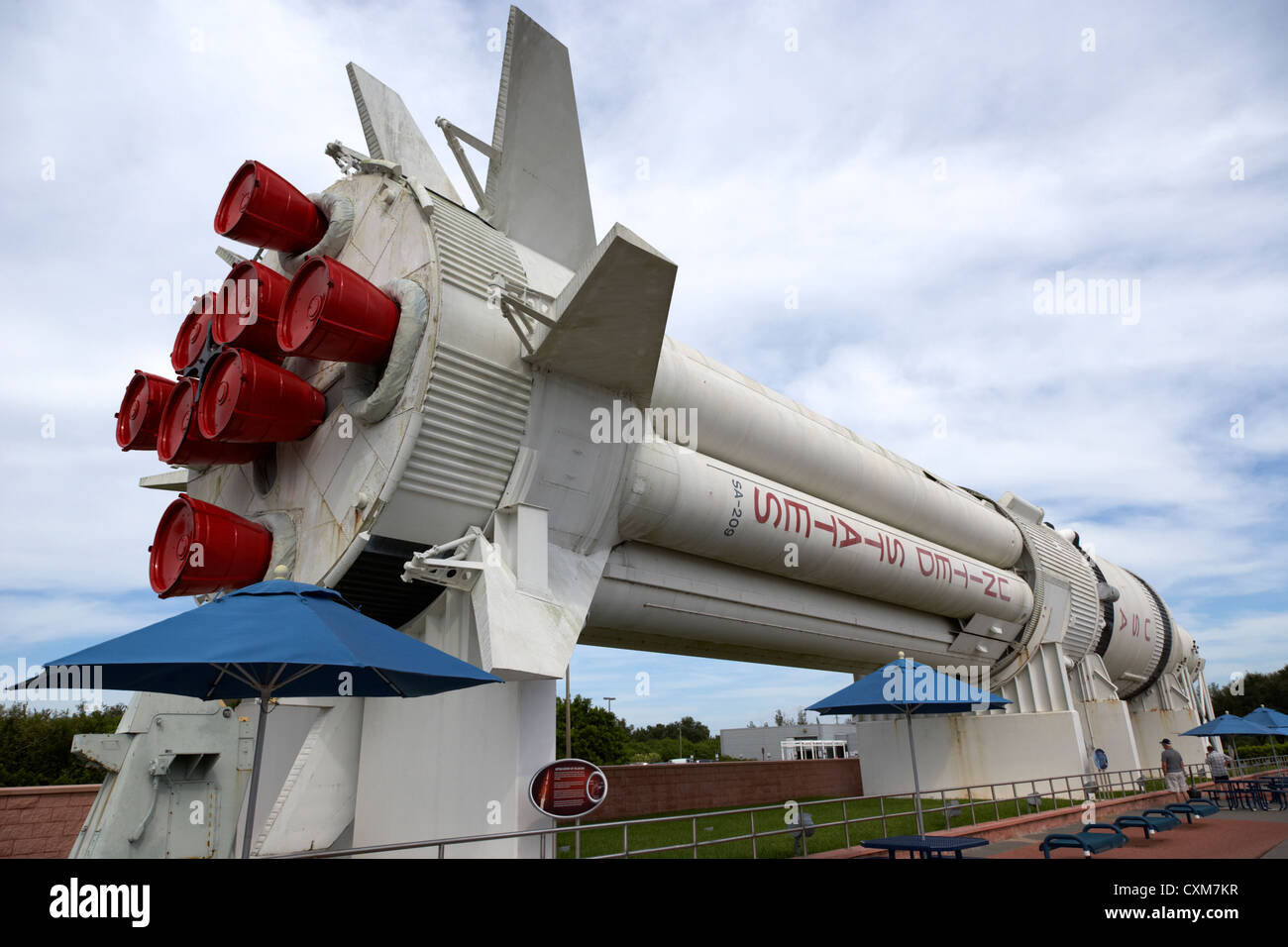 Cohete Saturno 1B en el jardín de los cohetes en el Centro Espacial Kennedy de Florida, EE.UU. Foto de stock