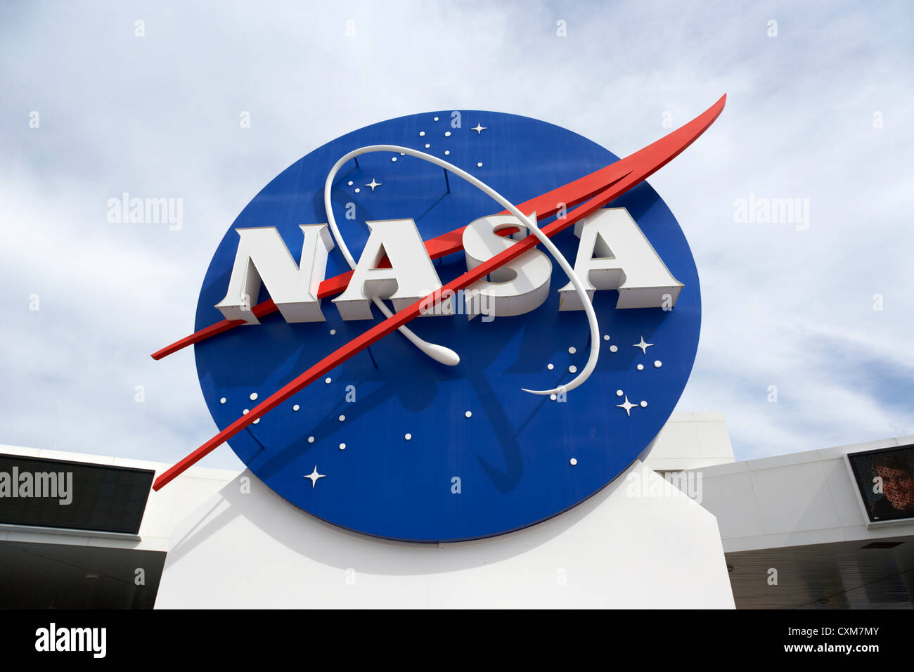 Logo emblema insignia de la NASA en el Centro Espacial Kennedy, Florida, EE.UU. Foto de stock