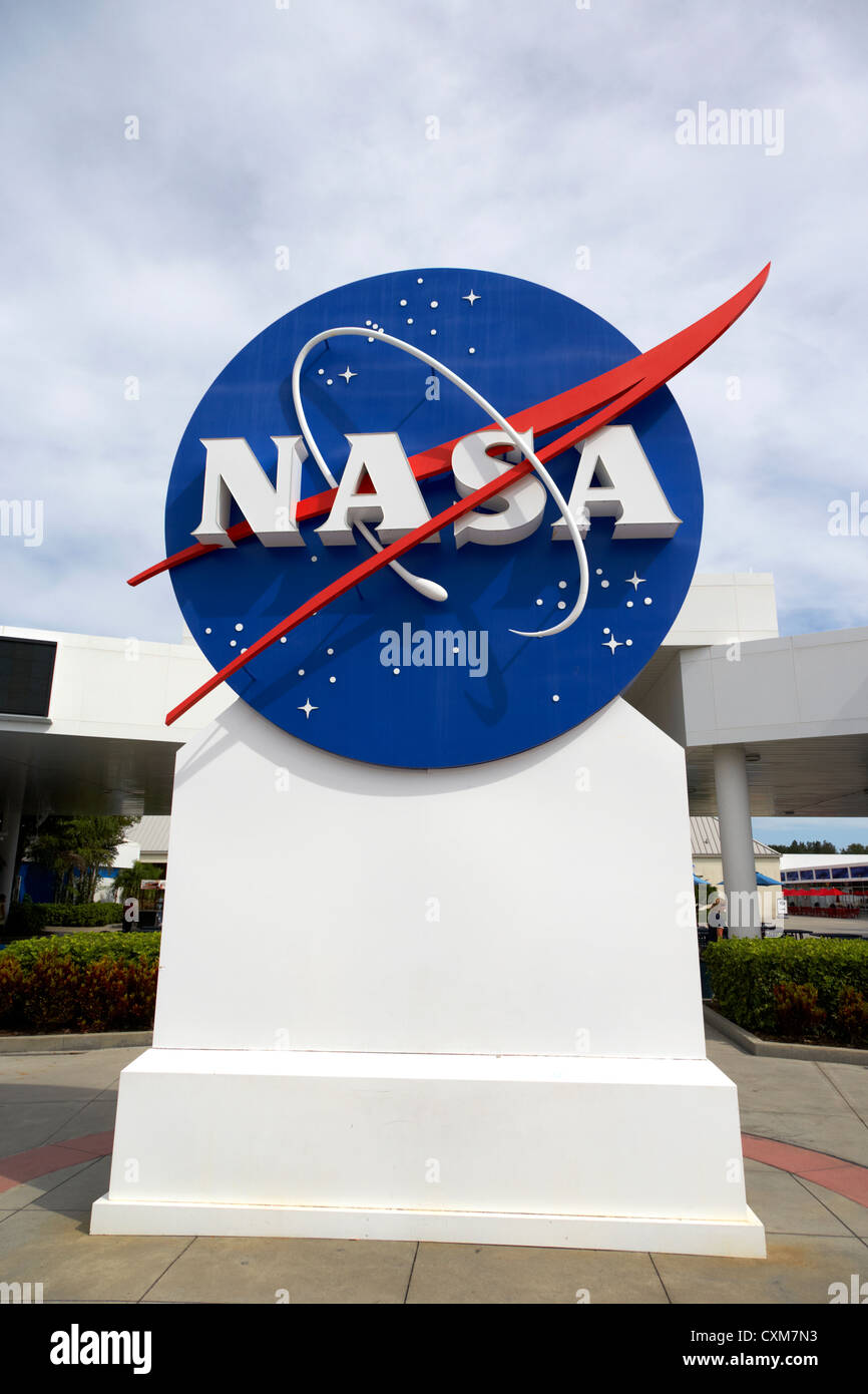 Logo emblema insignia de la NASA en el Centro Espacial Kennedy, Florida, EE.UU. Foto de stock
