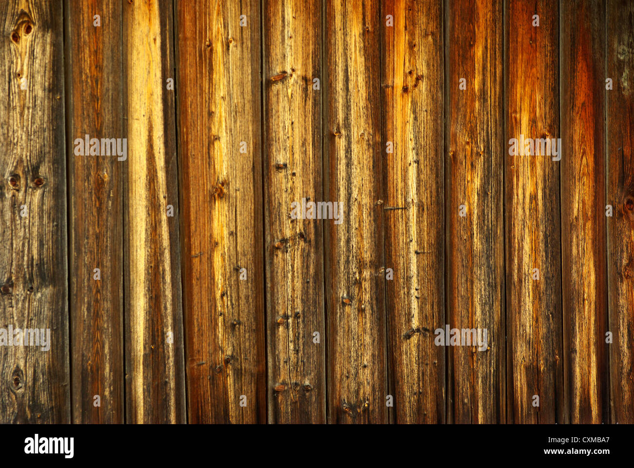 Textura de madera marrón con patrones naturales Foto de stock