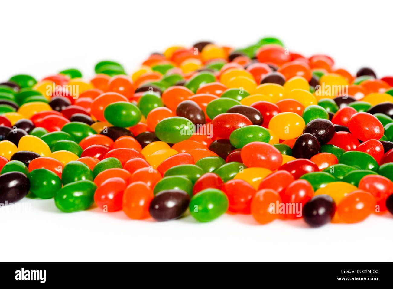 Un fondo multicolor de gominolas o caramelos Foto de stock