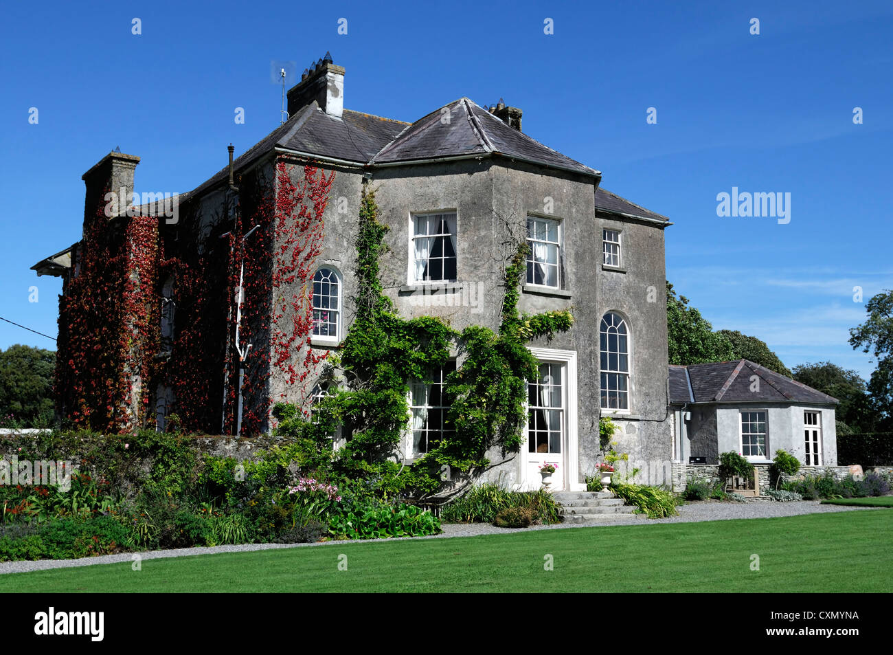 Burton casa hogar familiar Fennell kildare Irlanda jardines villa georgiana  quaker robert power Fotografía de stock - Alamy