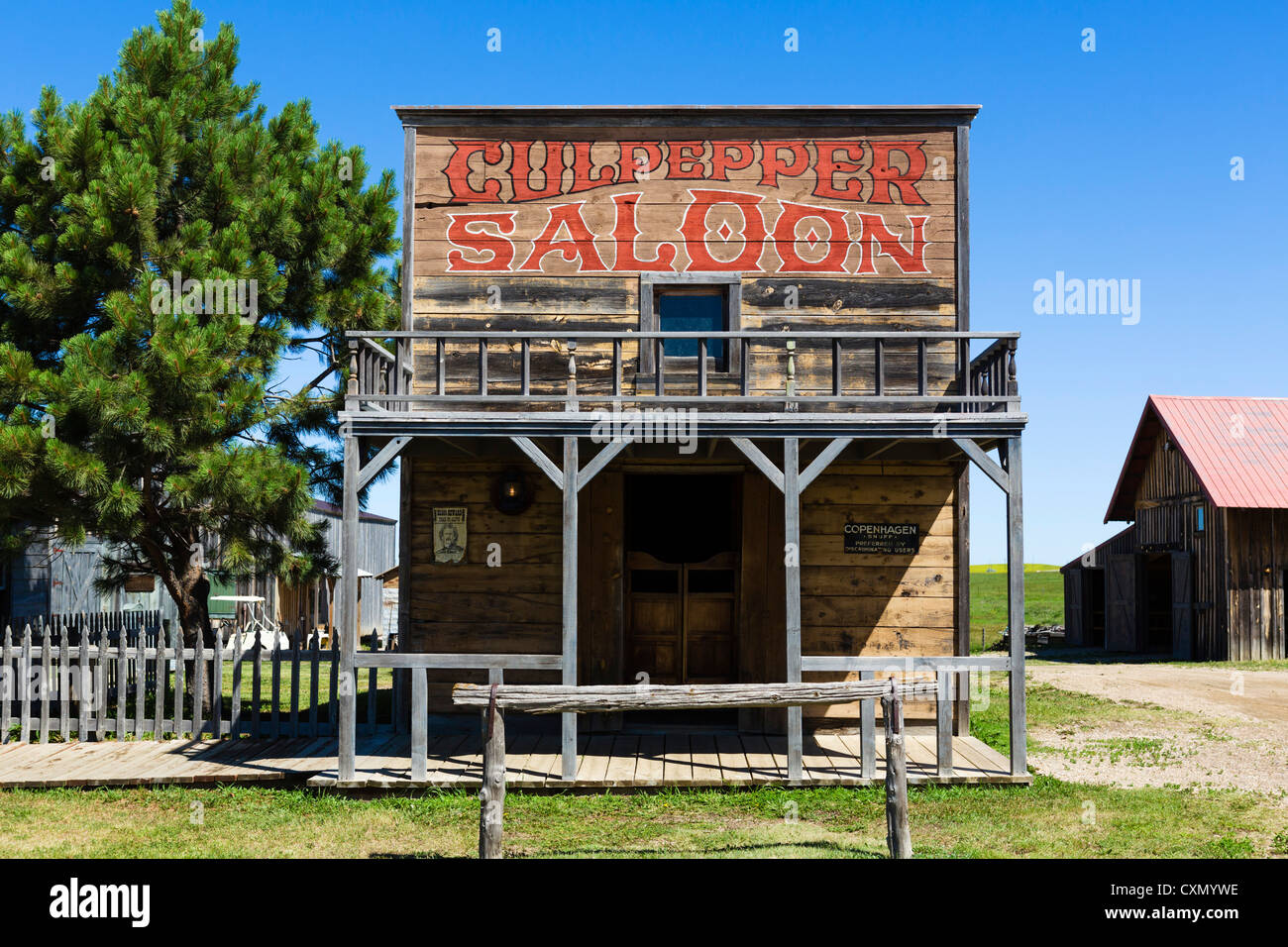 Saloon en la calle principal de la ciudad occidental de '1880' atracción de Murdo, Dakota del Sur, EE.UU. Foto de stock
