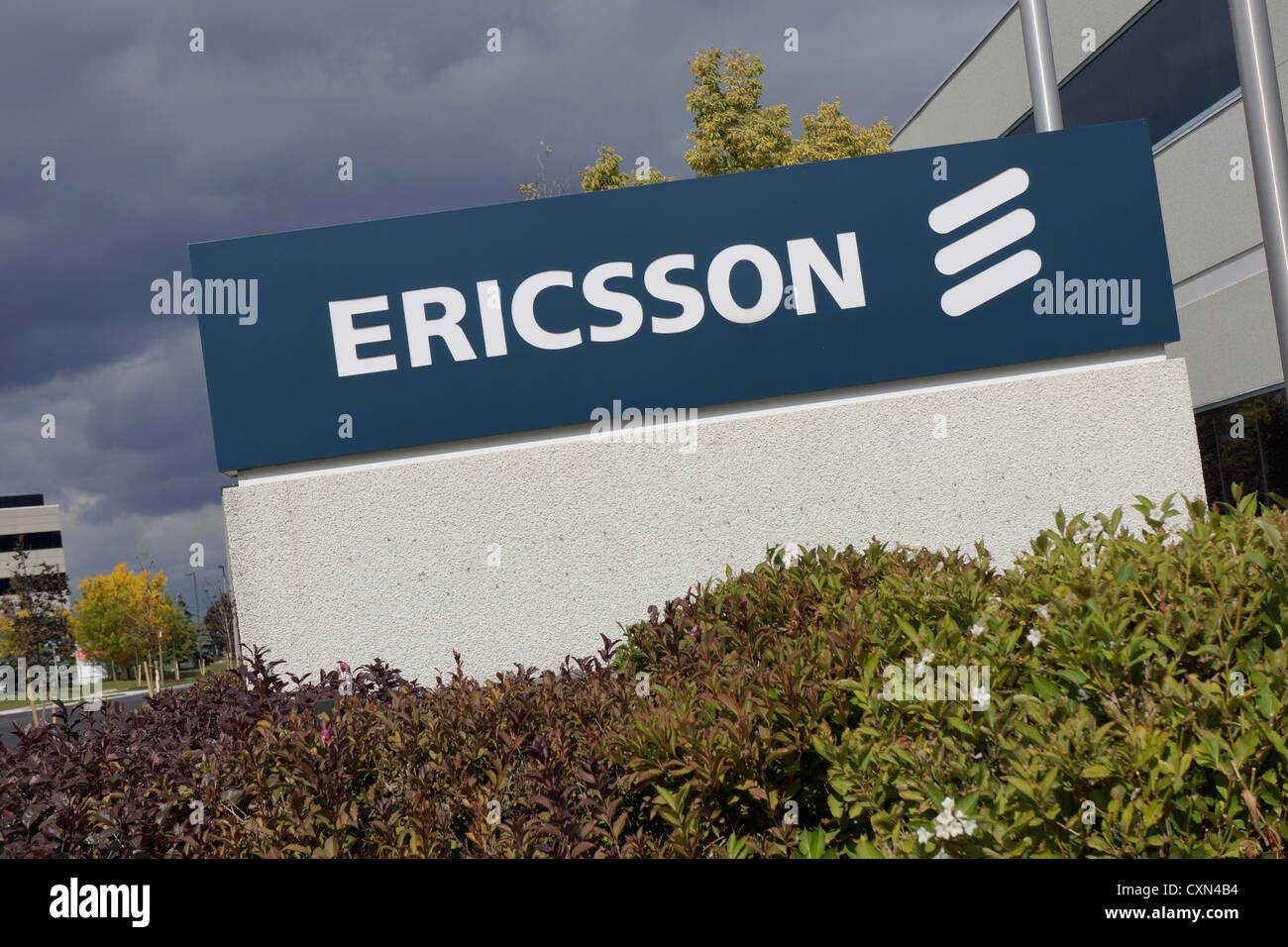 Ericsson, signo de la empresa fuera de la oficina Foto de stock