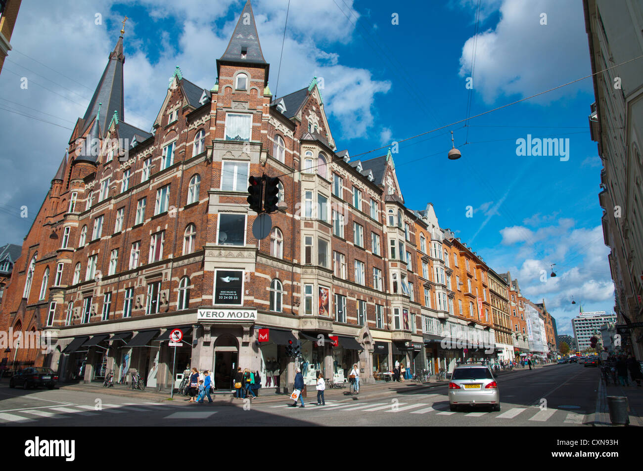 Calle Vesterbrogade central del distrito de Vesterbro Copenhague Dinamarca Europa Foto de stock