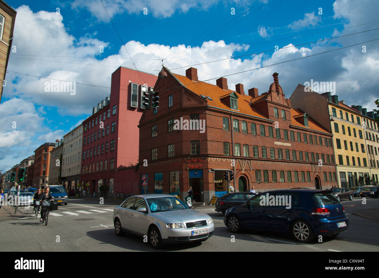 La calle Istedgade central del distrito de Vesterbro Copenhague Dinamarca Europa Foto de stock