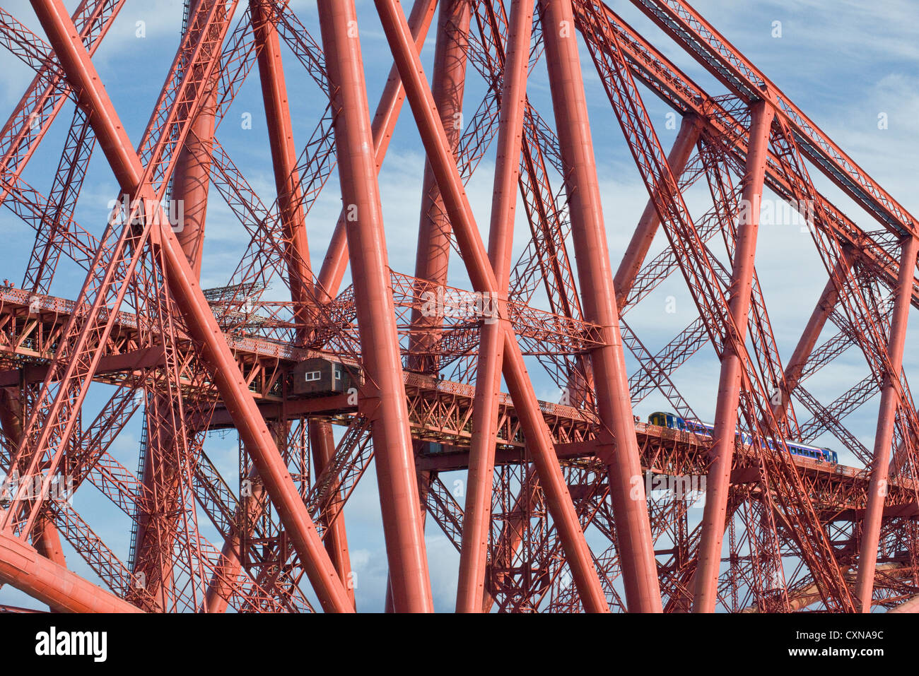 En voladizo de la estructura del puente Forth en Escocia Foto de stock