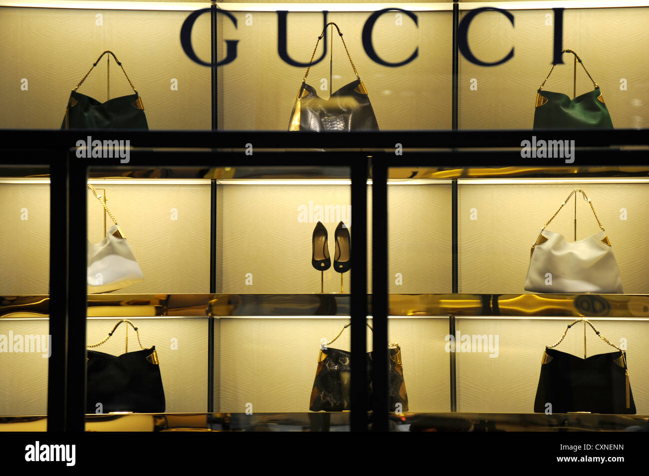 Tienda Gucci. La Galleria Vittorio Emanuele II. Milan, Italia. Foto de stock