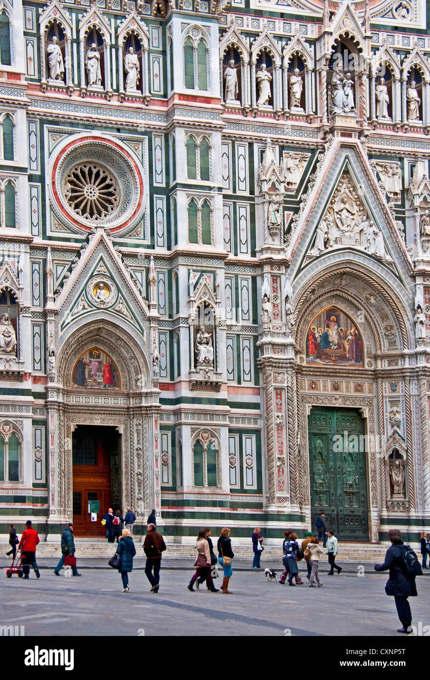 Florencia De La Catedral De Santa Maria Del Fiore El Detalle De La Fachada Fotografía De Stock 9101