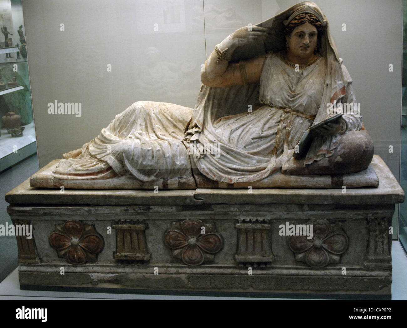 Sarcófago etrusco de Seianti Hanunia Tlesnasa. Terracota policromada. 150-140 A.C. Desde Poggio Cantarello. Museo Británico. Foto de stock