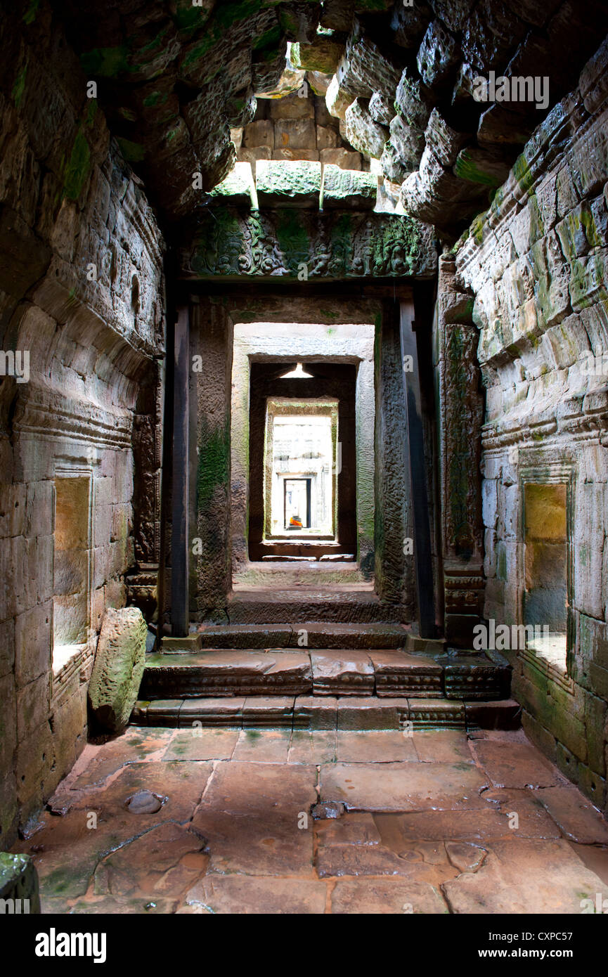 Interior del templo Khmer en Angkor Wat, Camboya. Foto de stock