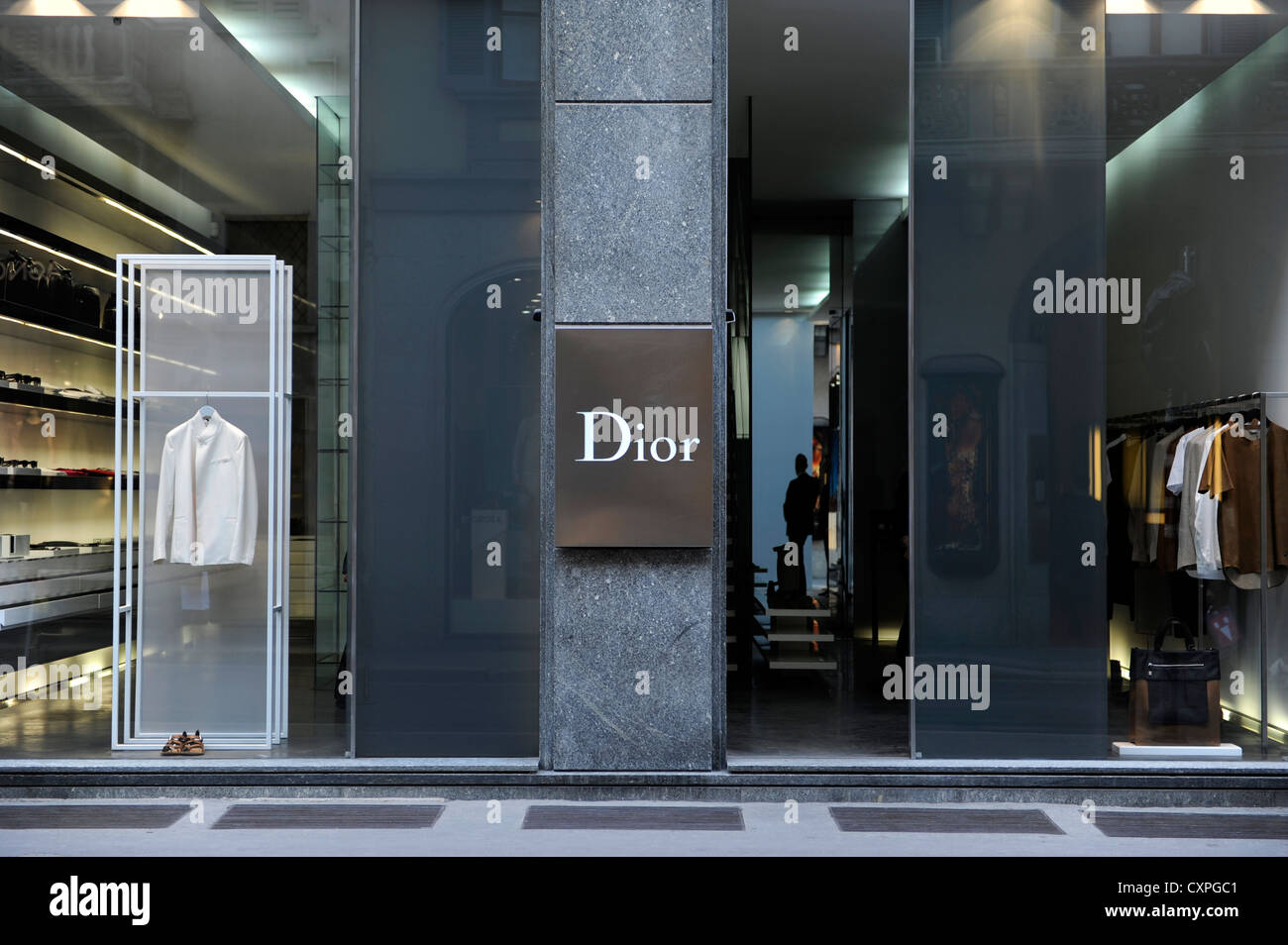 Tienda de Dior. Via Montenapoleone. Milan, Italia. Foto de stock