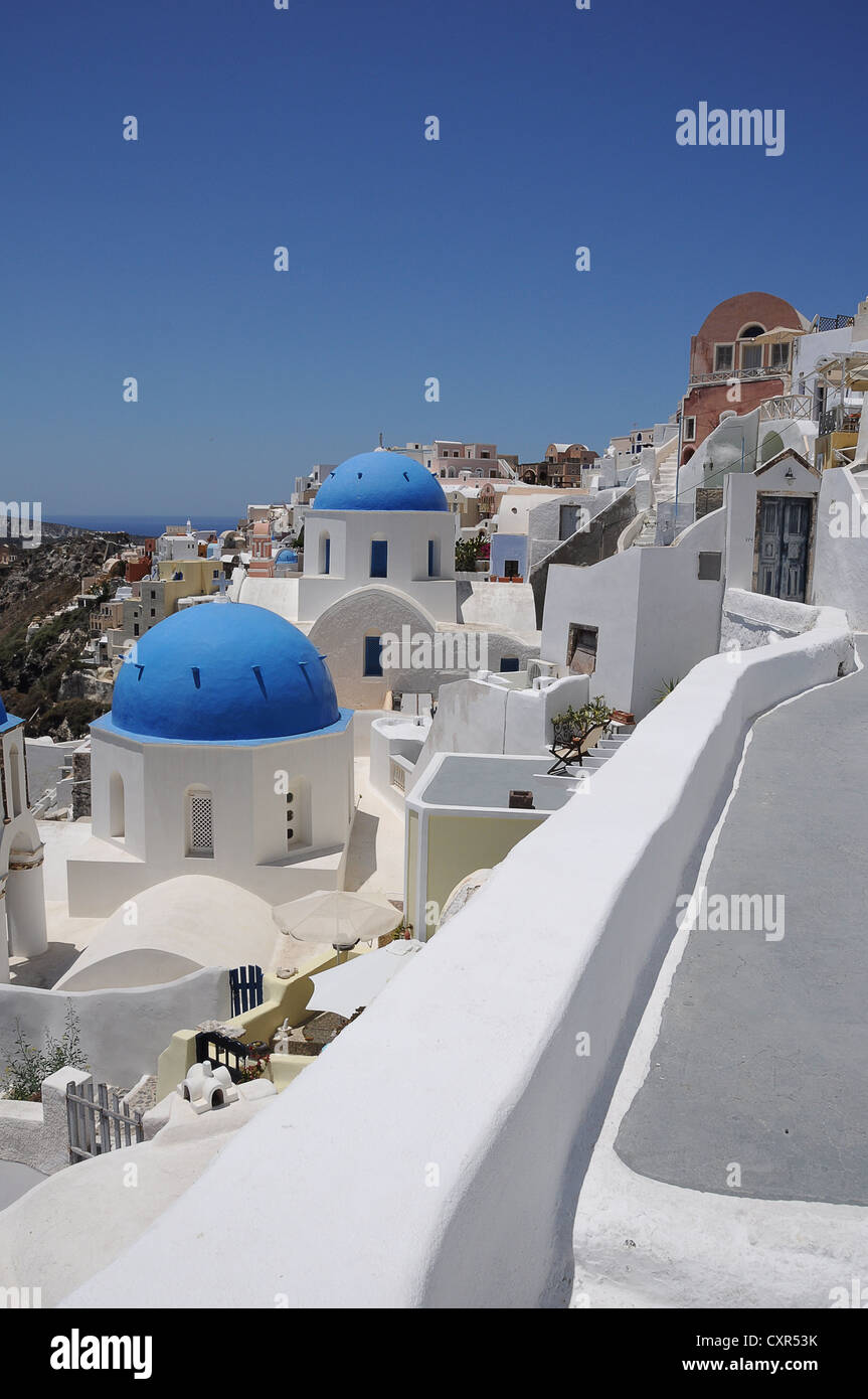 Domos, iglesias, edificios, Fira, Santorini, isla volcánica, Grecia, Europa PublicGround Foto de stock