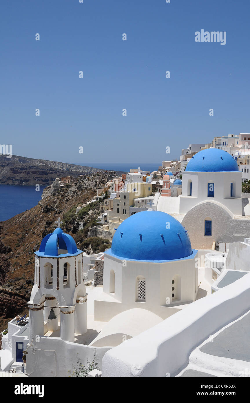 Domos, iglesias, Fira, Santorini, isla volcánica, Grecia, Europa PublicGround Foto de stock