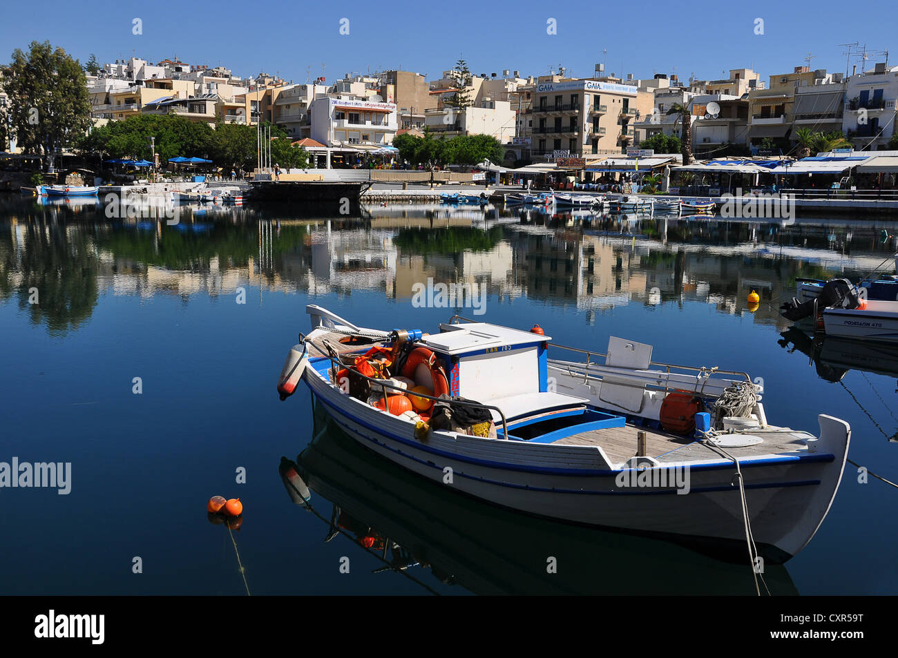 Agios Nikolaos, Puerto, Voulsimeni Lago, Creta, Grecia, Europa Foto de stock