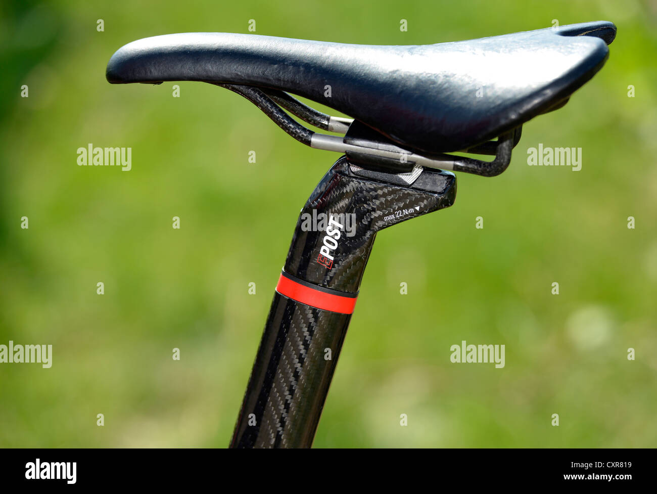 Vista detallada de una alta calidad en bicicletas de carretera de carbono, sillín Foto de stock