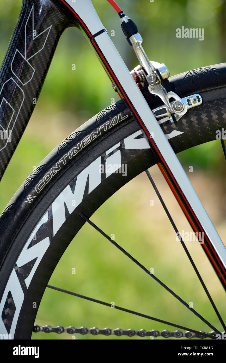 Vista detallada de una alta calidad en bicicletas de carretera de carbono Foto de stock