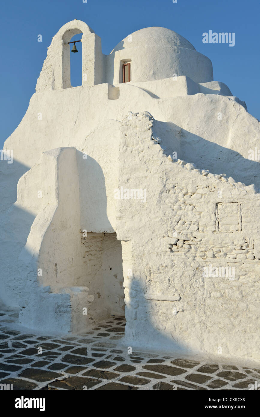 Iglesia del siglo xvii de Panagia Paraportiani,, Chora, Mykonos Cyclades, región sur del Egeo, Grecia Foto de stock