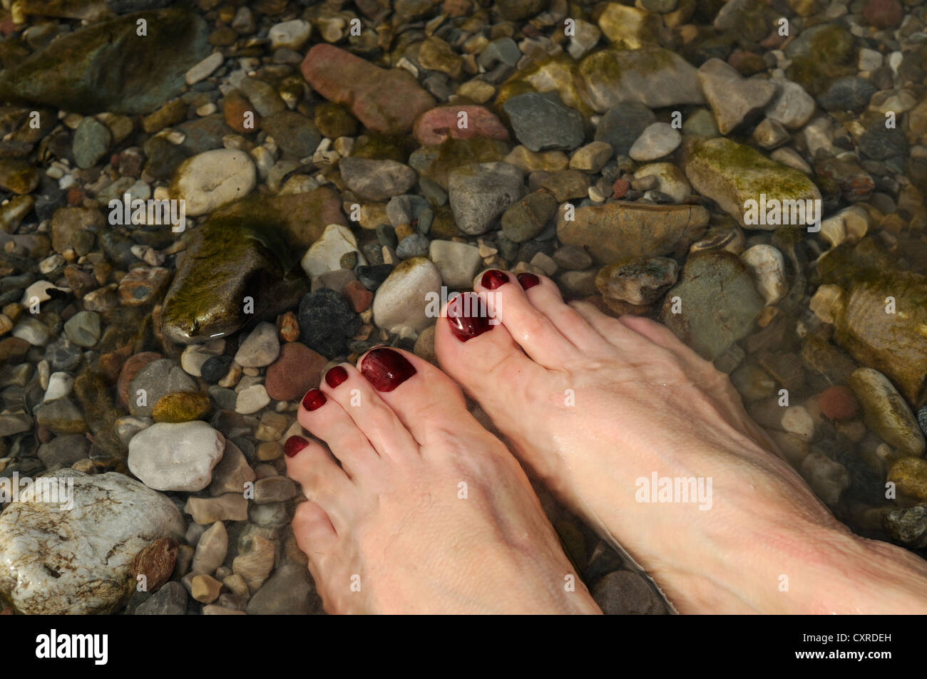Unas De Los Pies Barnizadas Fotos E Imagenes De Stock Alamy