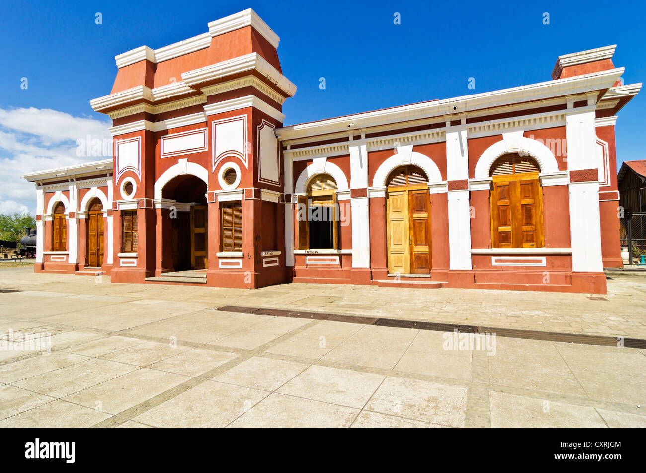 Colonial antigua estación de tren de Granada, fundada por los españoles en 1524, Nicaragua, Centroamérica Foto de stock