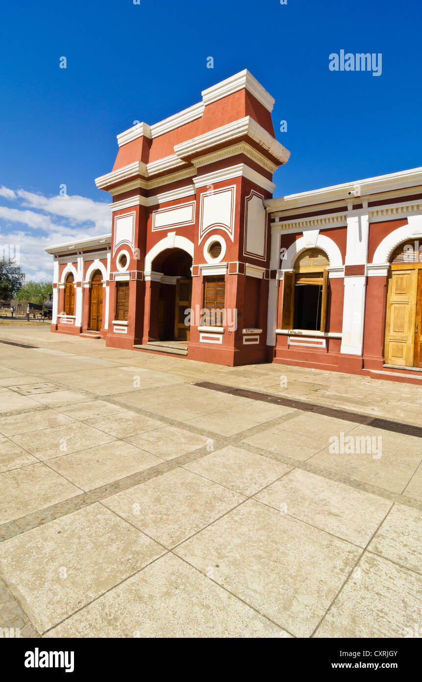 Colonial antigua estación de tren de Granada, fundada por los españoles en 1524, Nicaragua, Centroamérica Foto de stock