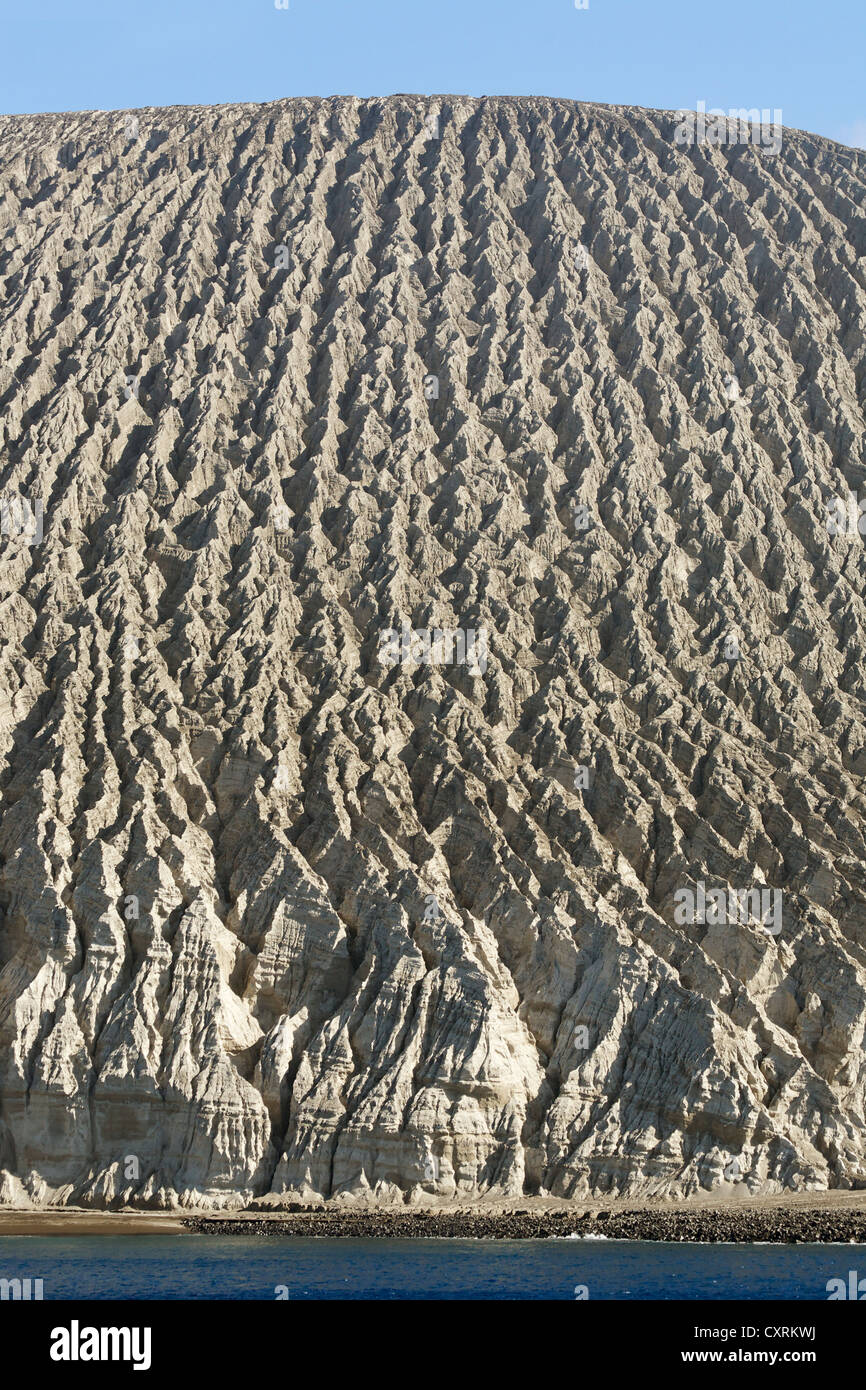 Montaña con surcos profundos, la erosión del viento y del agua, la isla de San Benedicto, cerca de Socorro, el archipiélago de las Islas Revillagigedo, Foto de stock