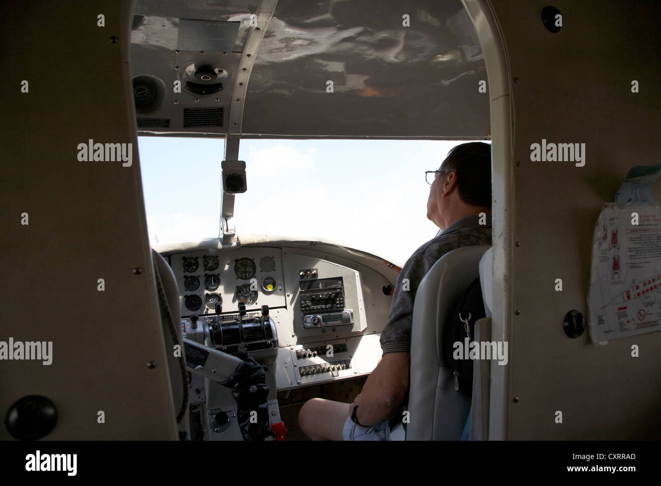 Asiento de Copilot flight deck dehaviland DHC-3 otter hidroavión en el aeropuerto internacional de Key West Florida Keys usa Foto de stock