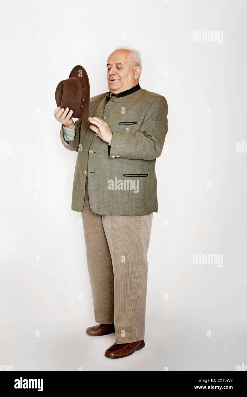 Viejo hombre vestido con un traje tradicional, Austria Fotografía de stock  - Alamy