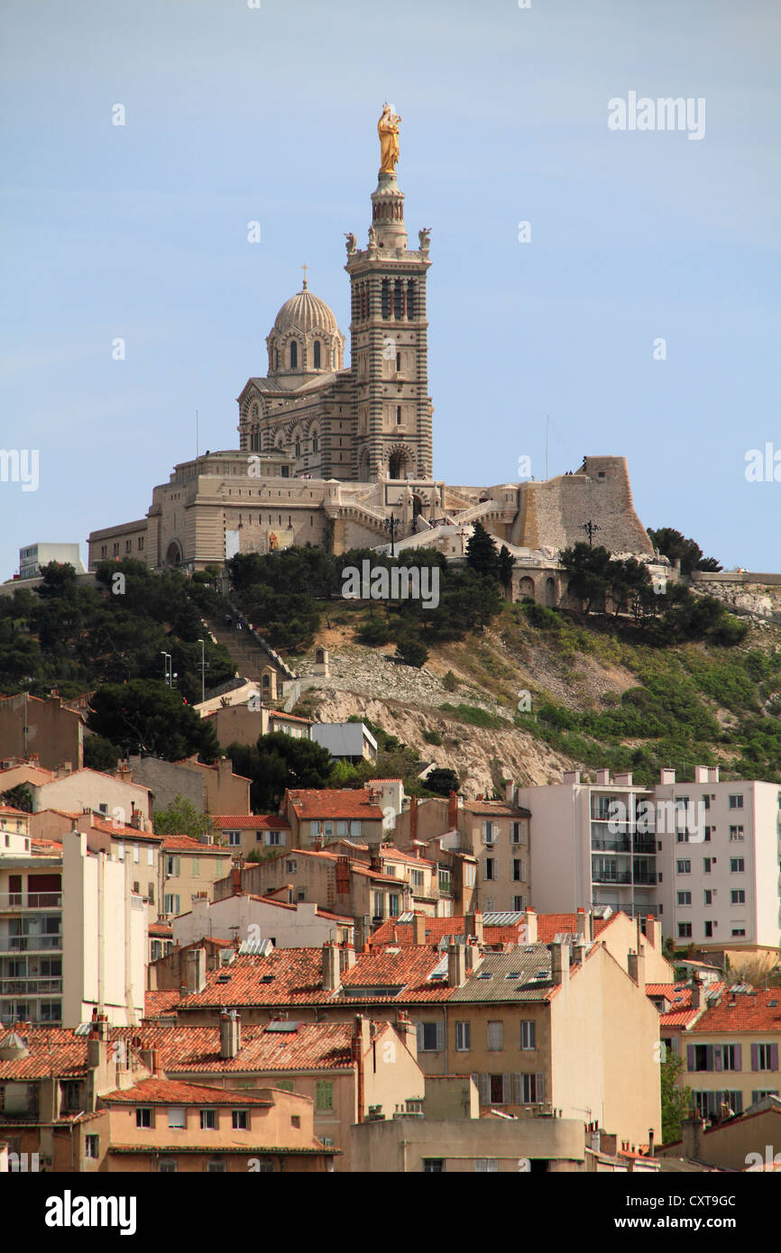 Iglesia Notre-Dame de la Garde, Marsella, departamento de Bouches-du-Rhône, Région Provence Alpes Côte d'Azur, Francia, Europa Foto de stock