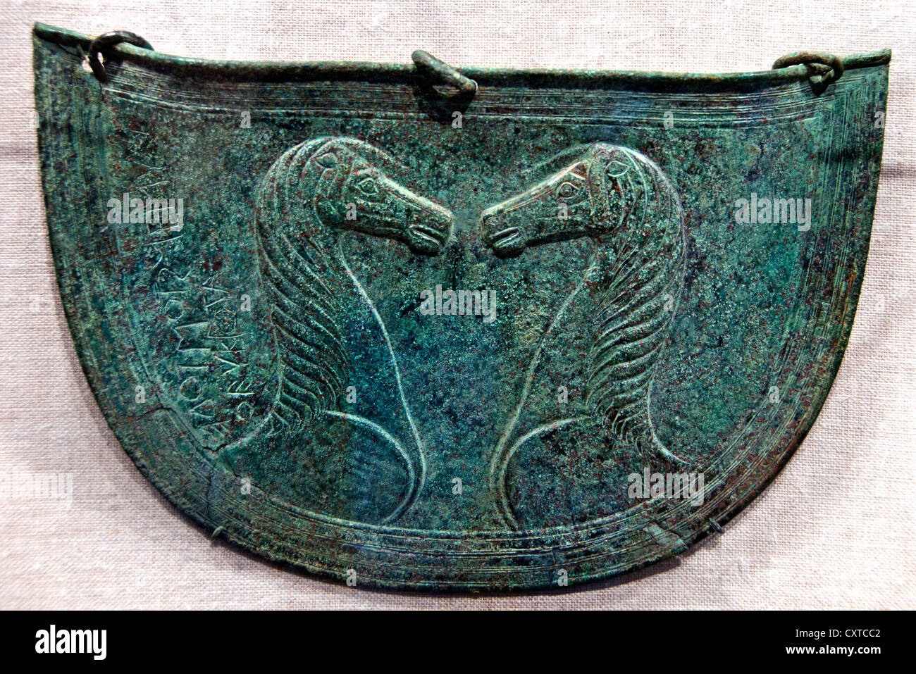 Bronce vientre mitrai protectores para caballos siglo VII A.C. 7 Creta Creta Grecia griego Foto de stock