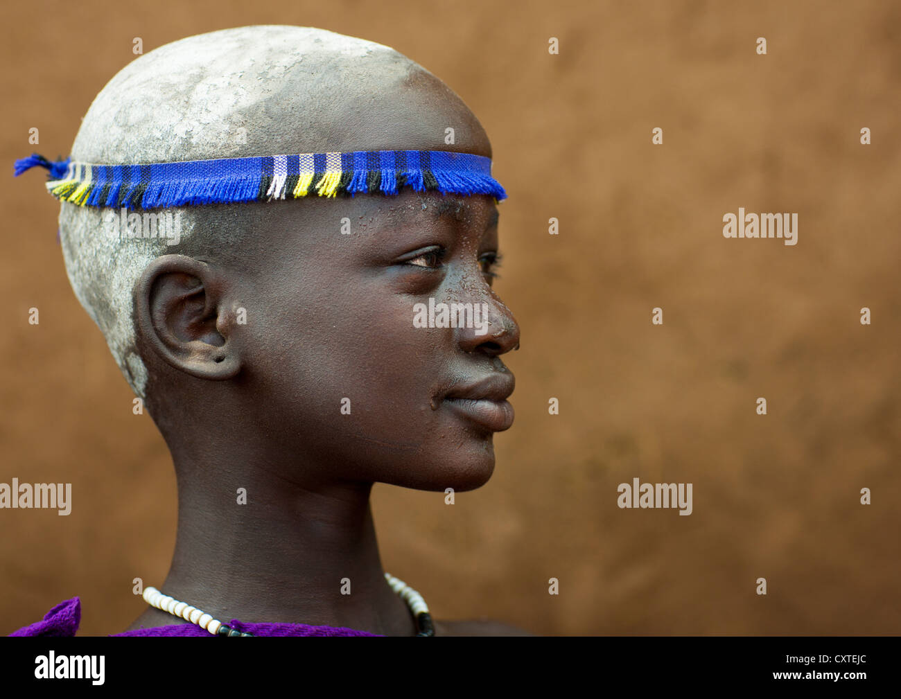 Produce Chirrido Enriquecer Bodi tribu mujer con diadema, Hana Mursi, Valle de Omo, Etiopía Fotografía  de stock - Alamy