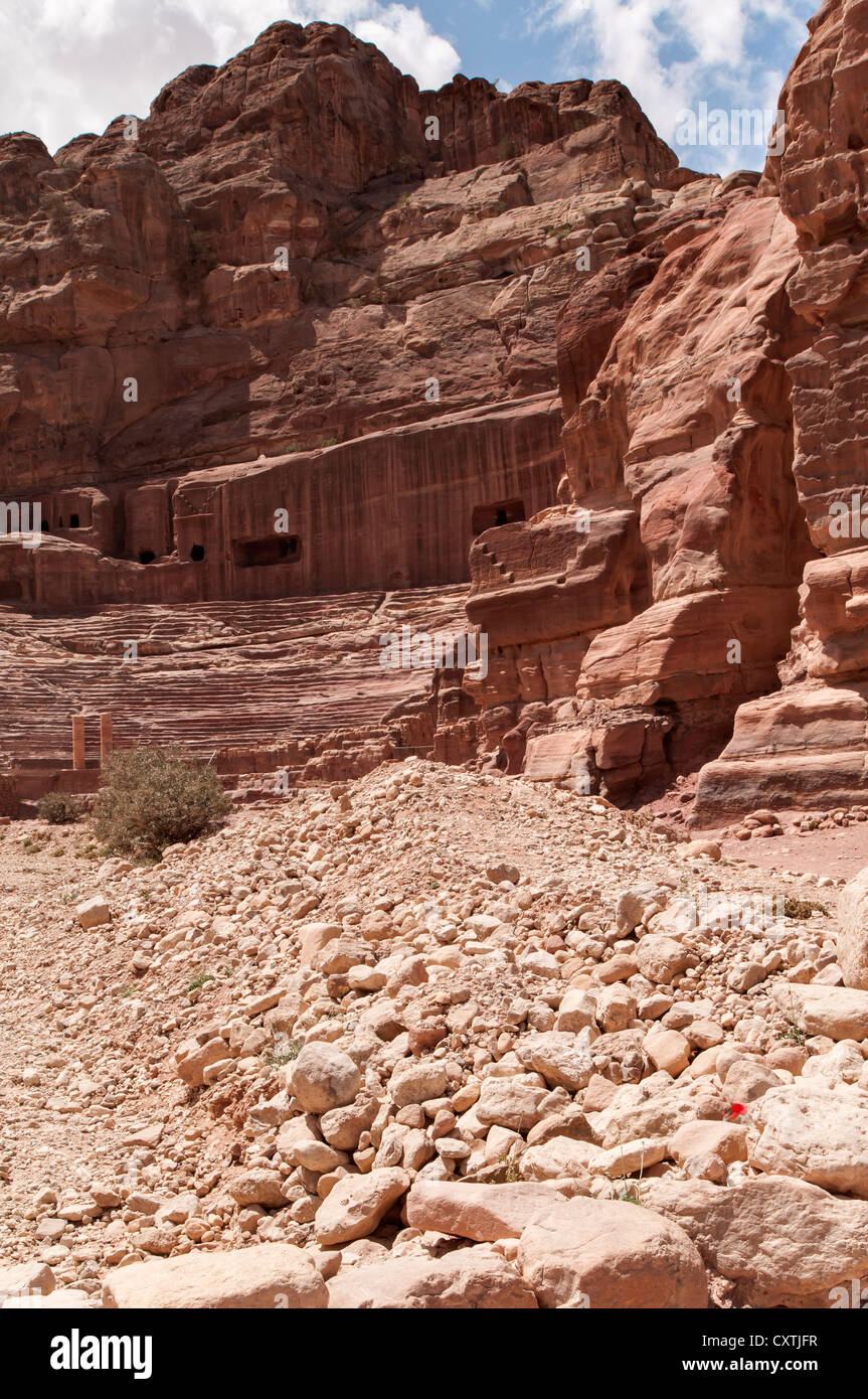 Teatro romano desde el norte, Petra, Jordania Foto de stock