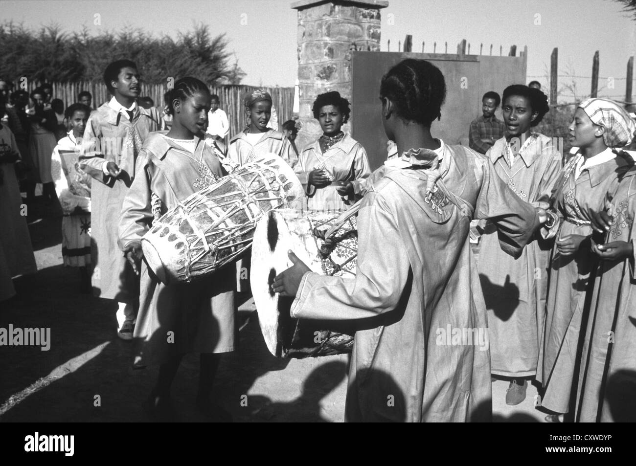 Tamborileros etíope realice en un evento religioso EN ETIOPÍA ÁFRICA ORIENTAL Foto de stock