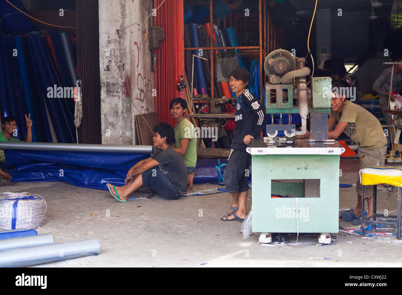 La vida en la calle, en Yakarta, Indonesia Foto de stock