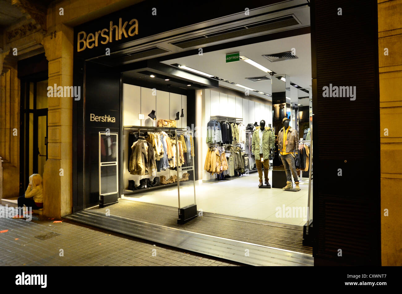 Tienda Bershka en la calle Pelayo - Barcelona stock -