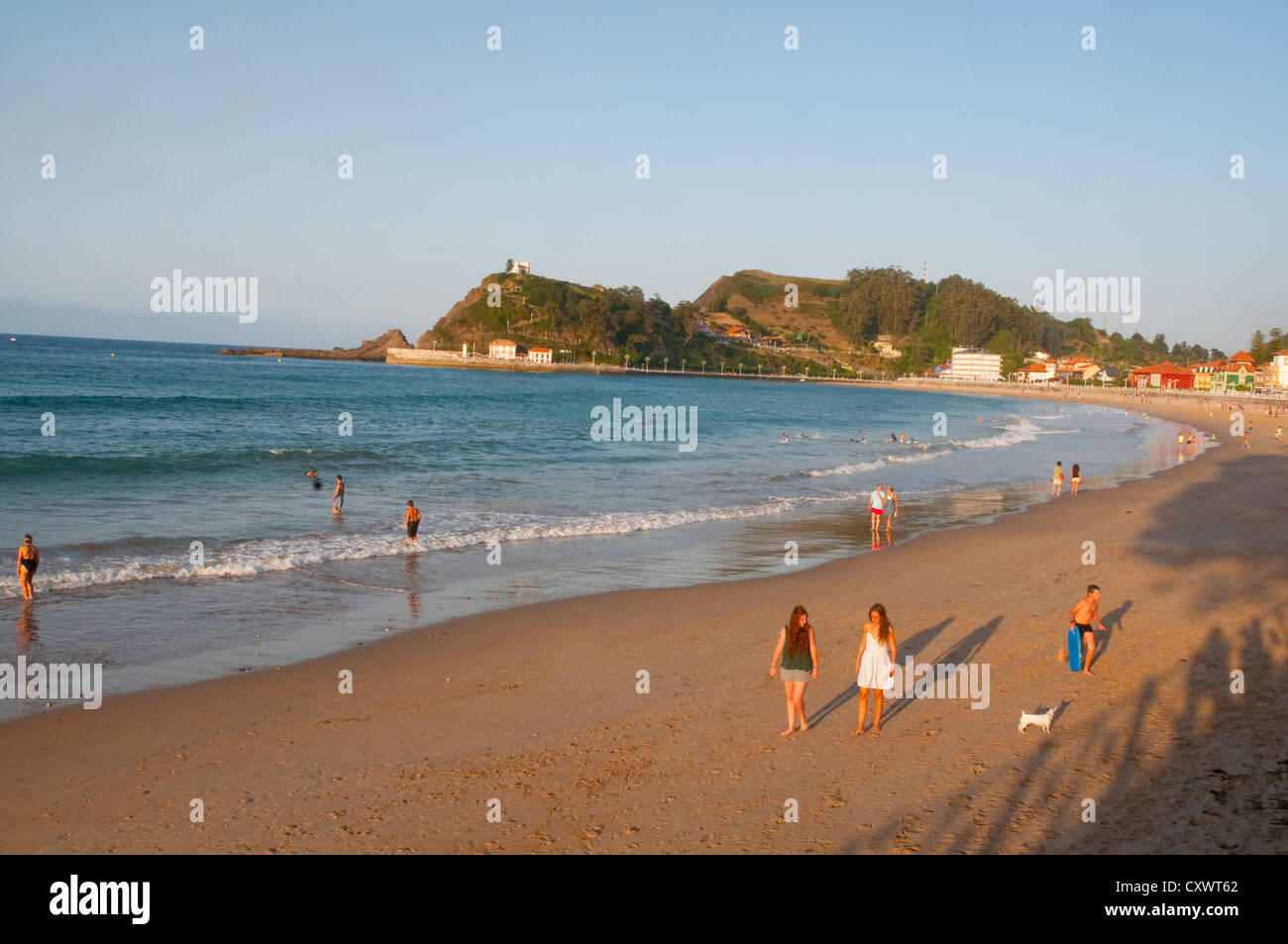 Playa de Santa Marina. Ribadesella, provincia de Asturias, España. Foto de stock