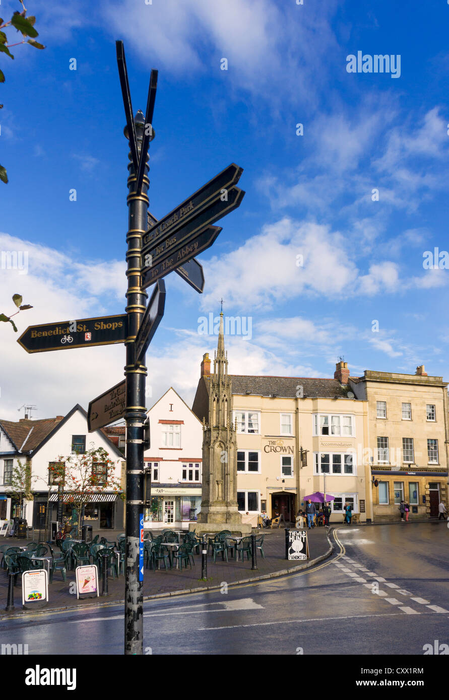 El centro de la ciudad de Glastonbury, Somerset, Reino Unido Foto de stock