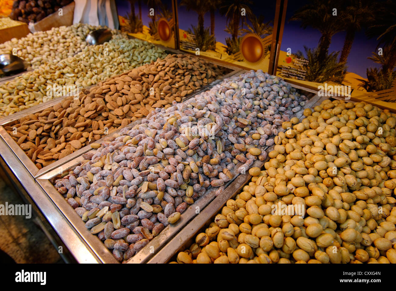 Las tuercas en el bazar, souk, Jerusalén, Israel, Oriente Medio Foto de stock