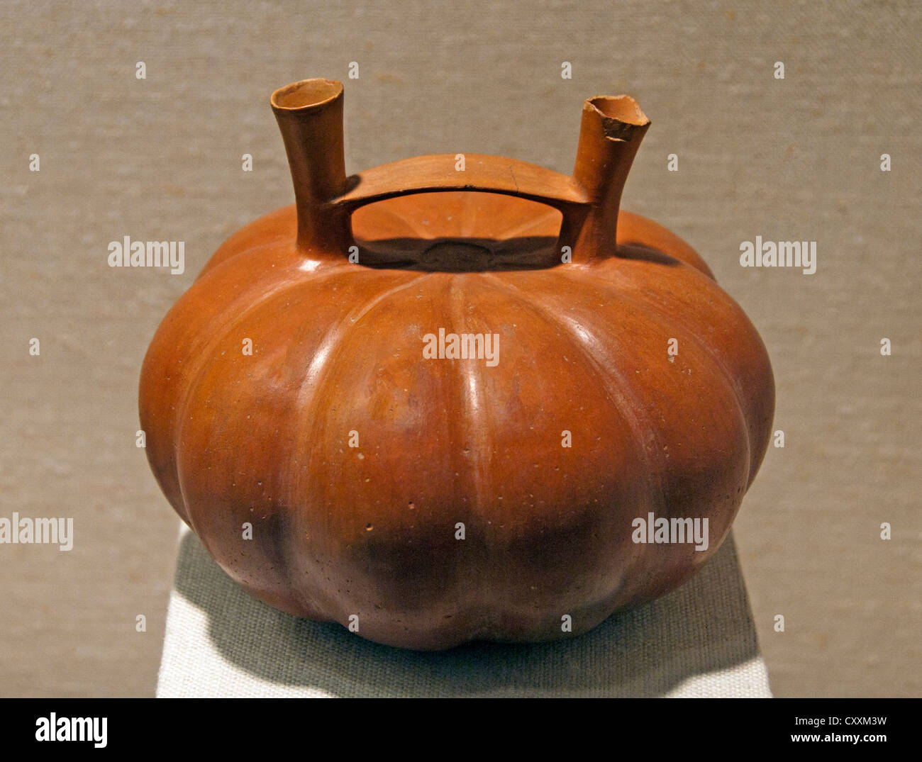 Doble Vaso de semillas germinadas Perú peruano Topara 2BC - 01 de cerámica del siglo D.C. Foto de stock