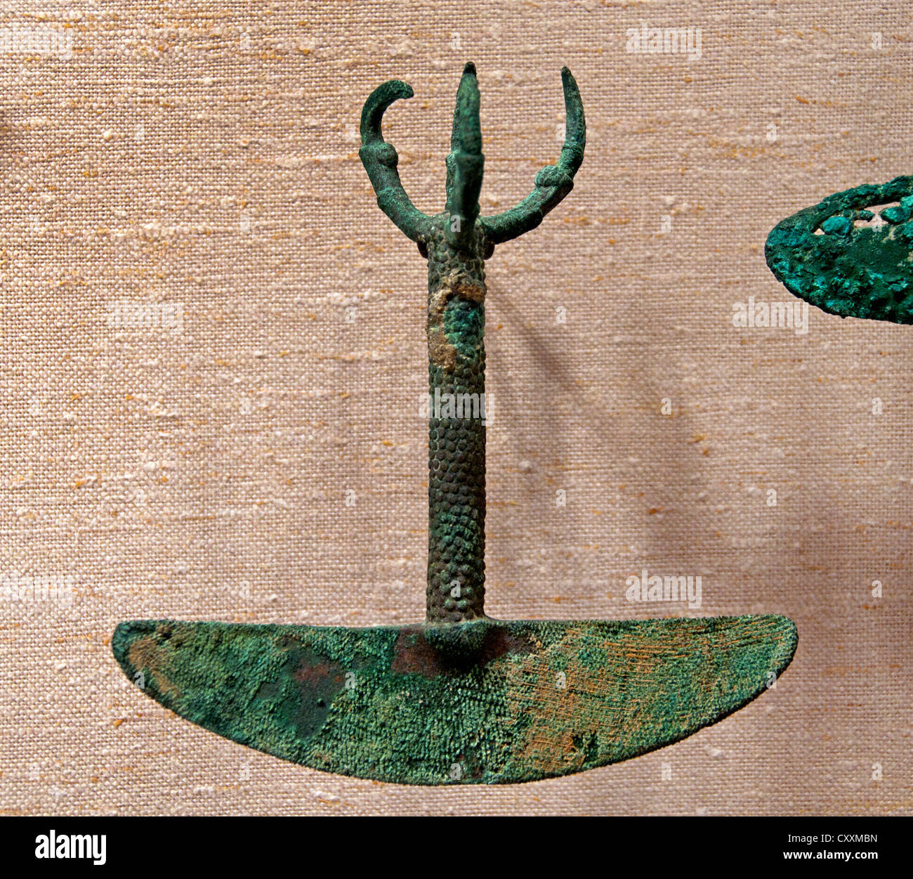 Adornado cuchillo tumi 15th-comienzos del siglo XVI Perú Peruvian Inca de bronce de estaño de 17 cm. Foto de stock